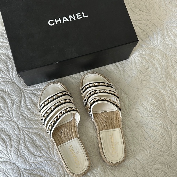 CHANEL Espadrille Sandals Black and White with Chain Detail - Picture 1 of 9